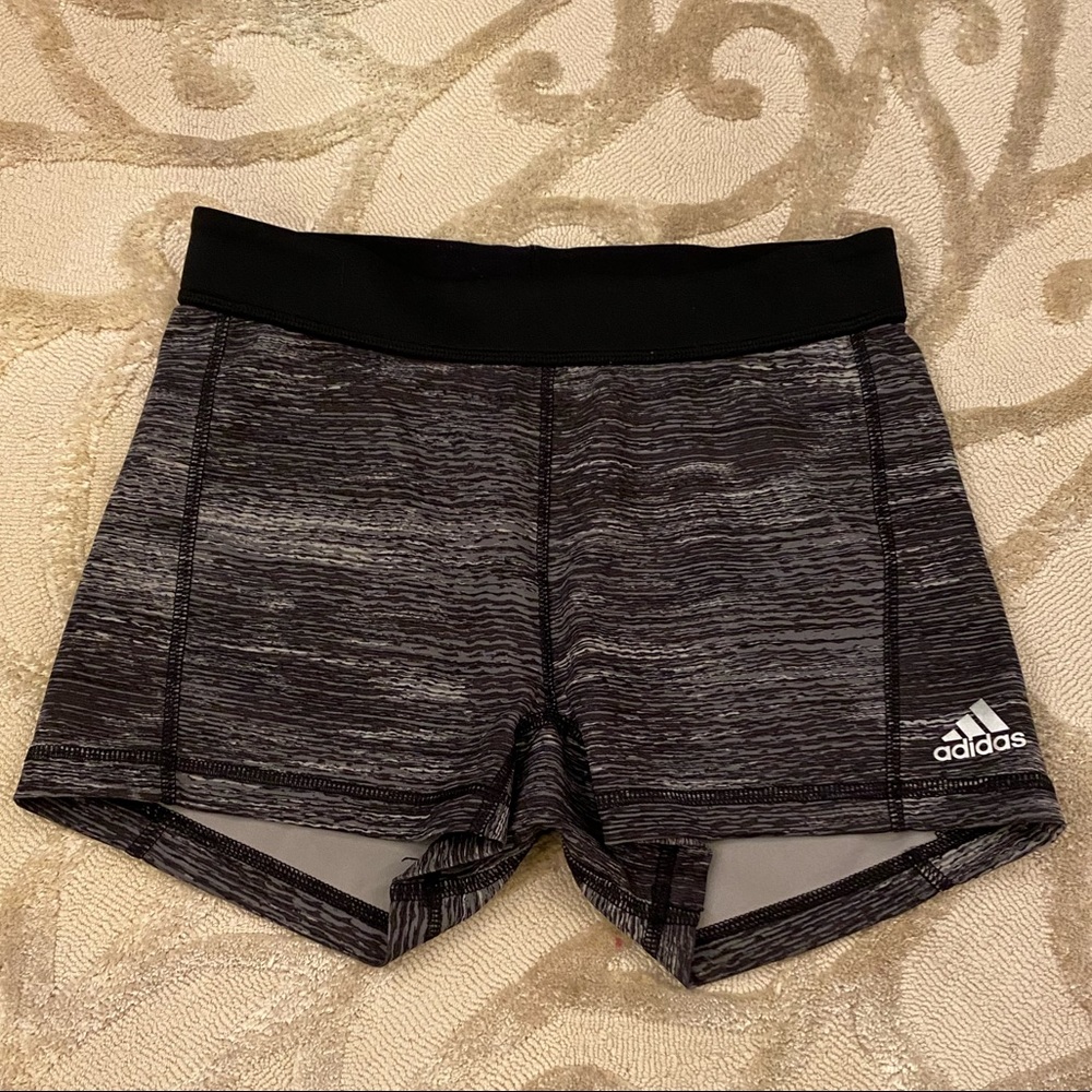 🤍Adidas grey and white spandex🤍
